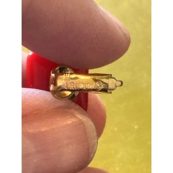 Trifari Retro Tiny Red Square Clip On Earrings Gold Tone - Picture 8 of 10